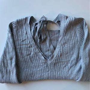 NWOT Stradivarius Fitted Sweater • Grey • Small